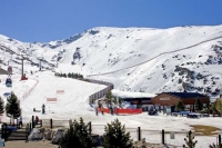 Ski fahren Pradollano Monachil in der Sierra Nevada